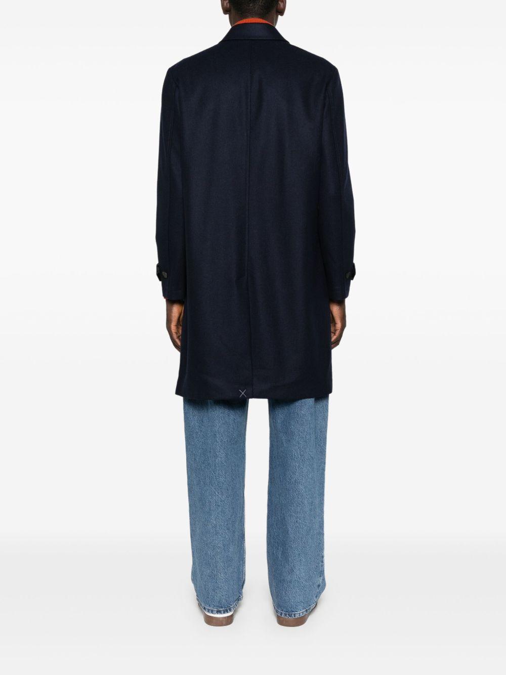 Cappotto blu con bottoni 