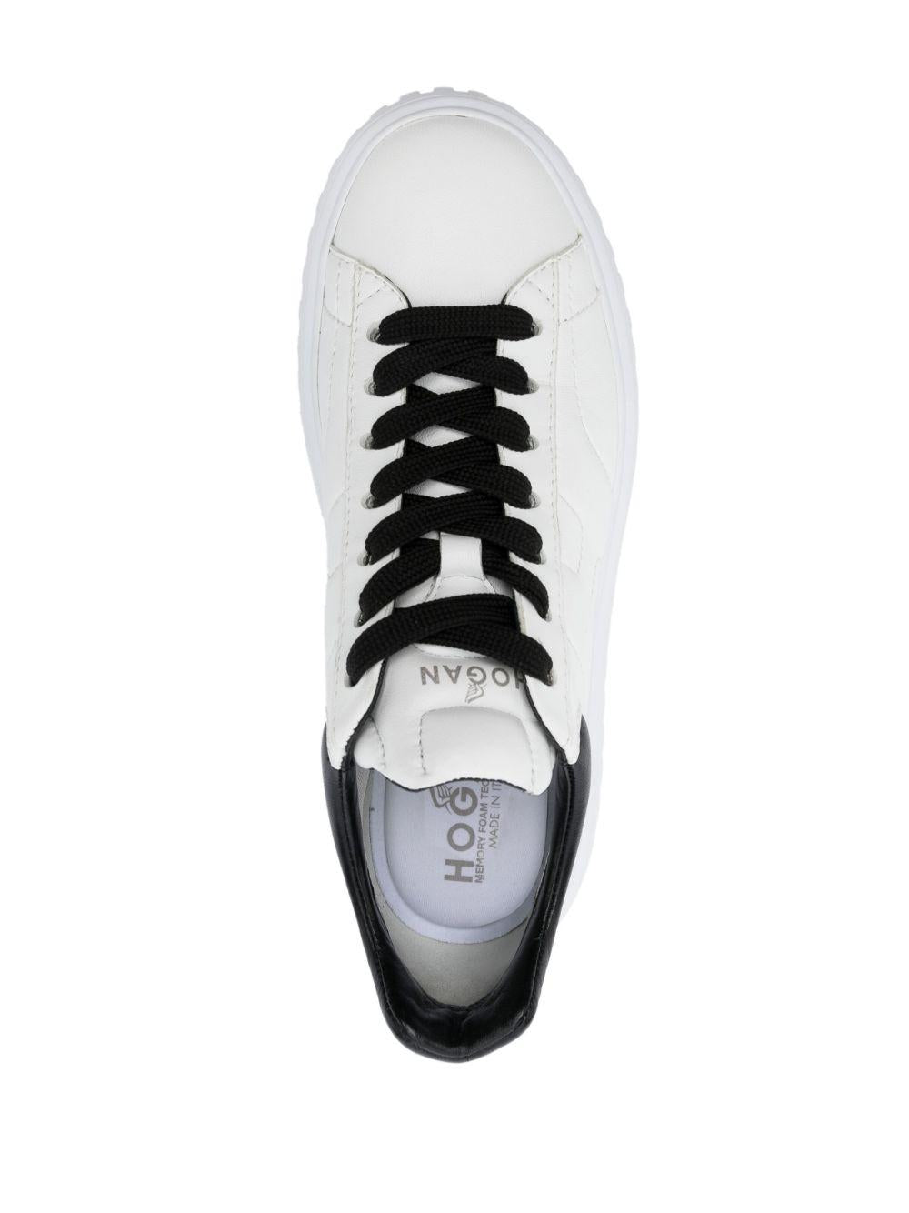 Sneakers con ricamo 