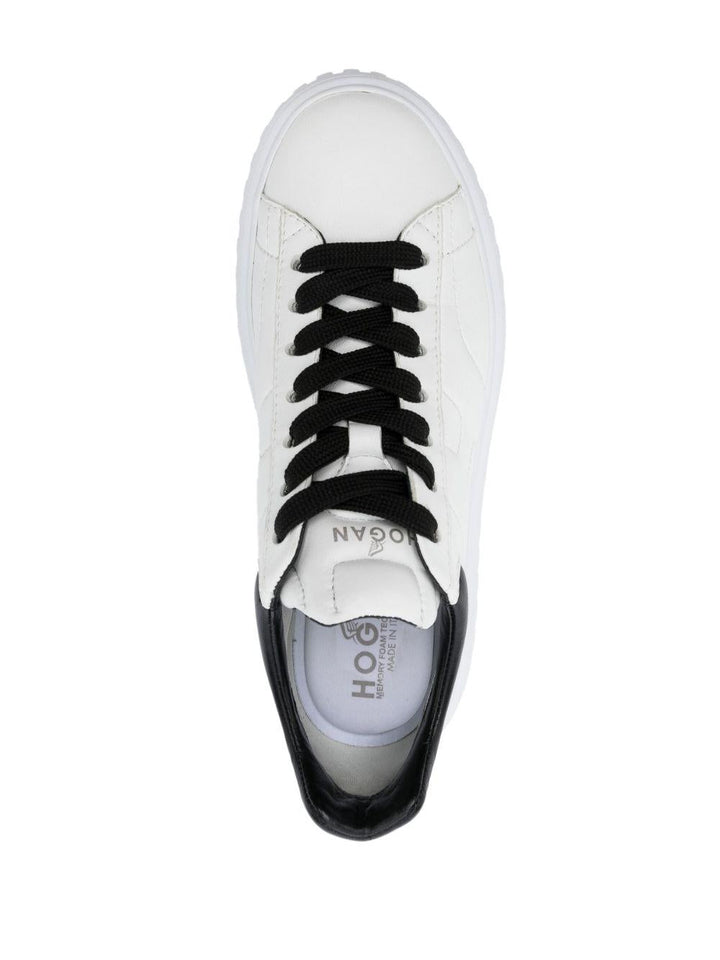 Sneakers con ricamo 