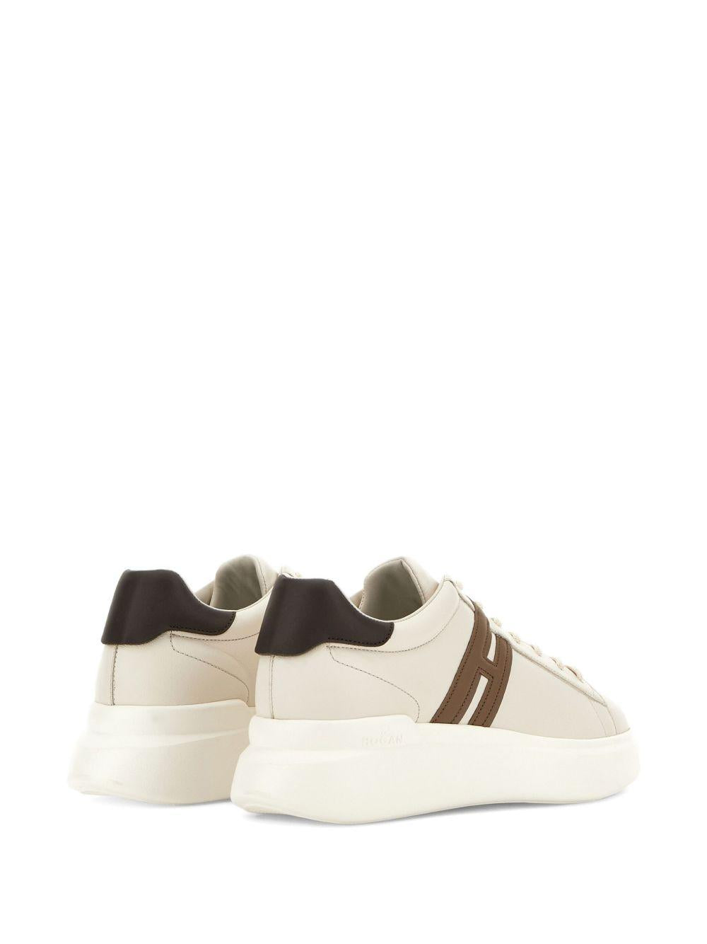 Sneakers beige chiaro H580 con suola chunky 