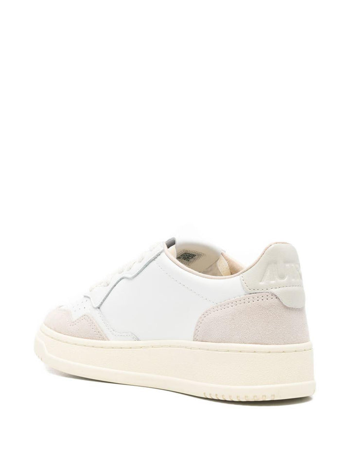 Sneakers medalist 