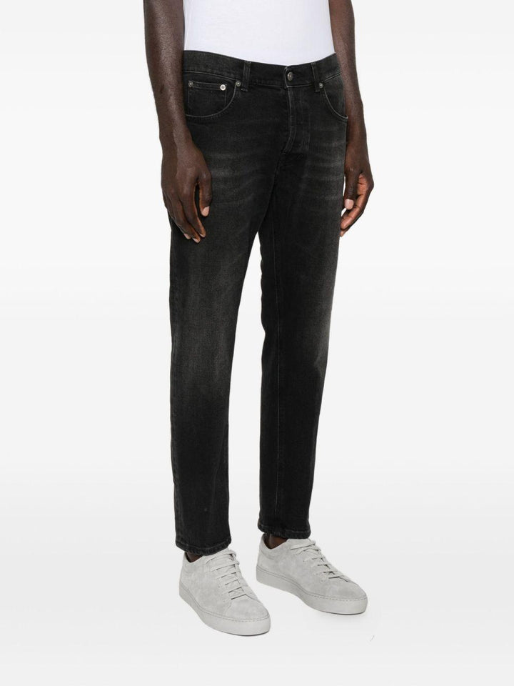 Jeans neri con baffatura 