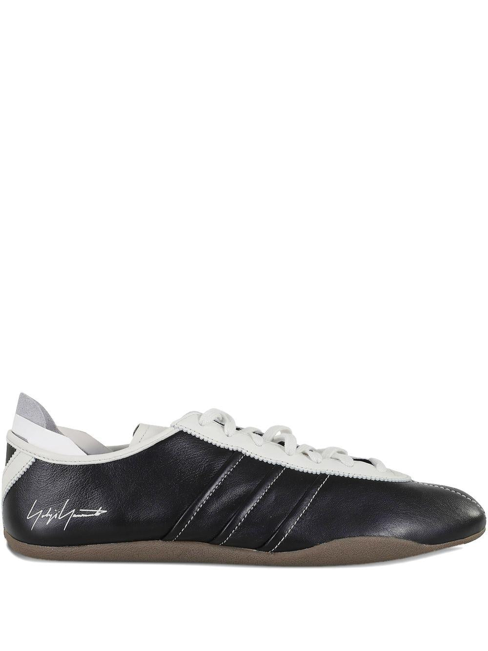 Sneakers nere in pelle con righe e logo 