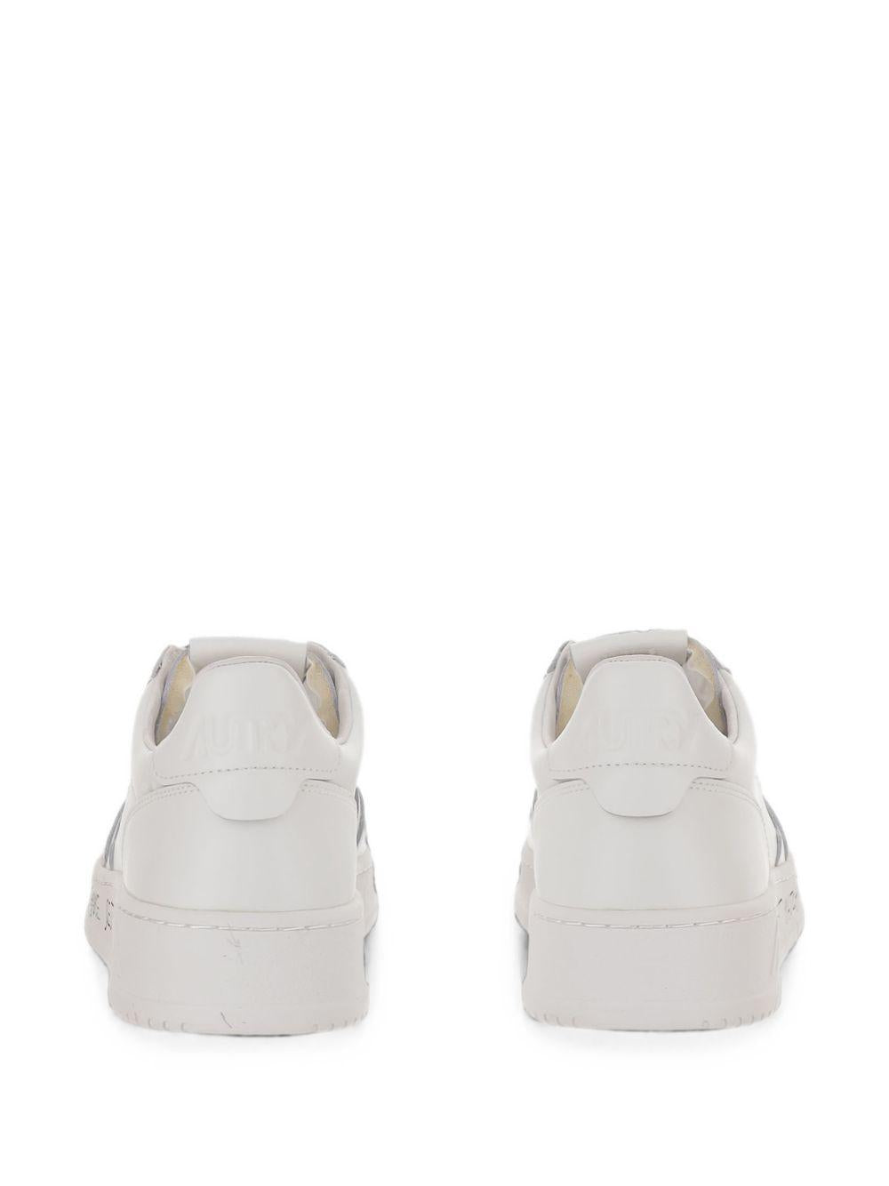 Sneakers bianche con stampa 