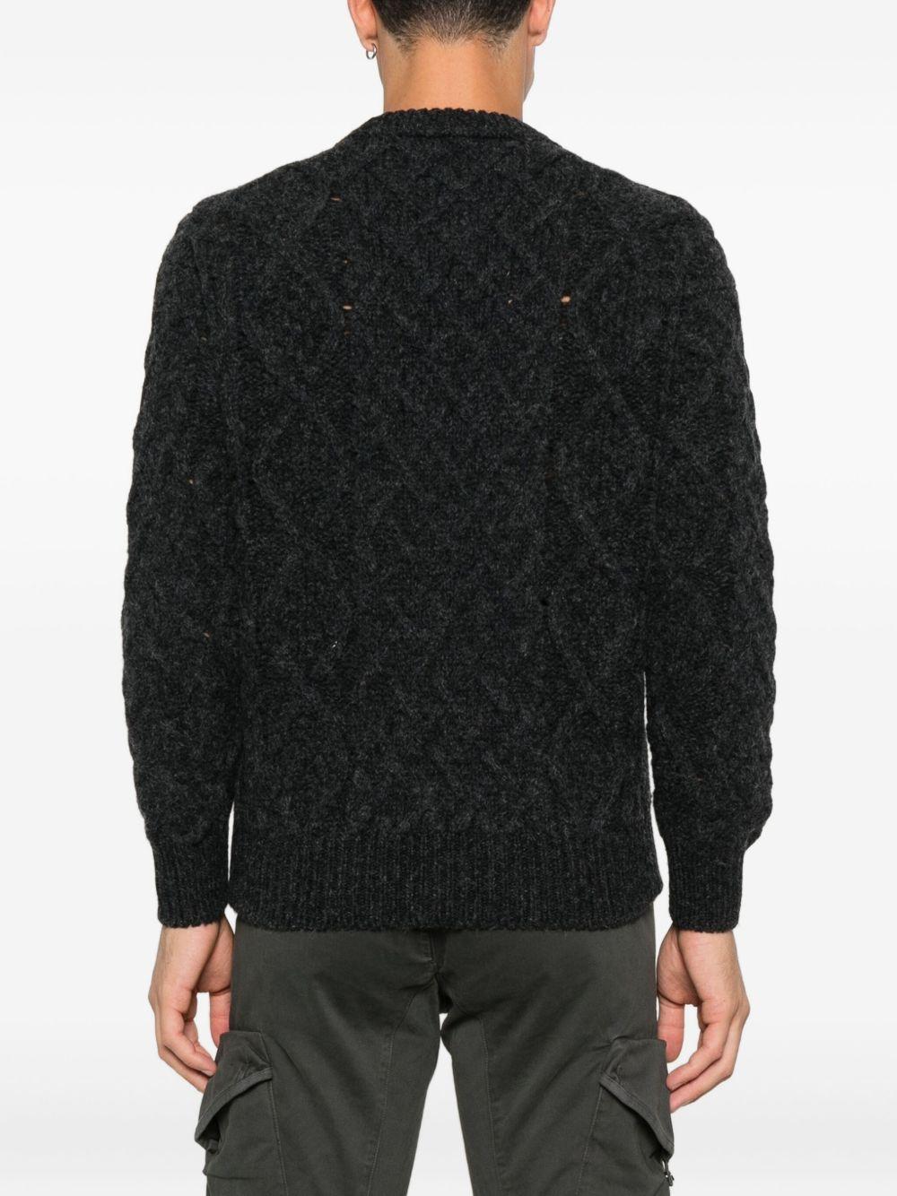 Maglione nero con ricamo 