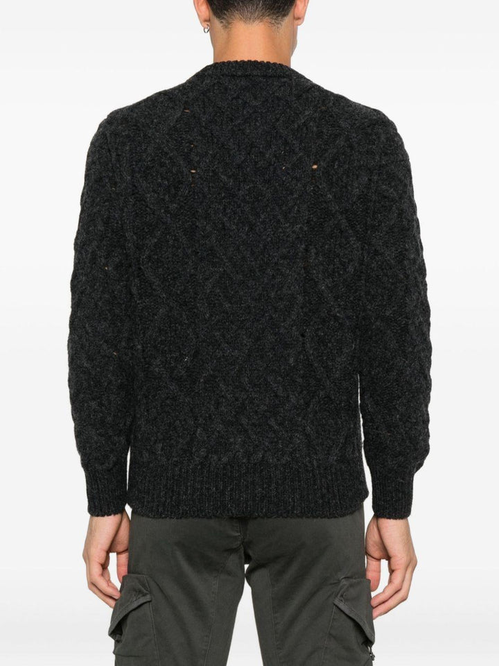 Maglione nero con ricamo 