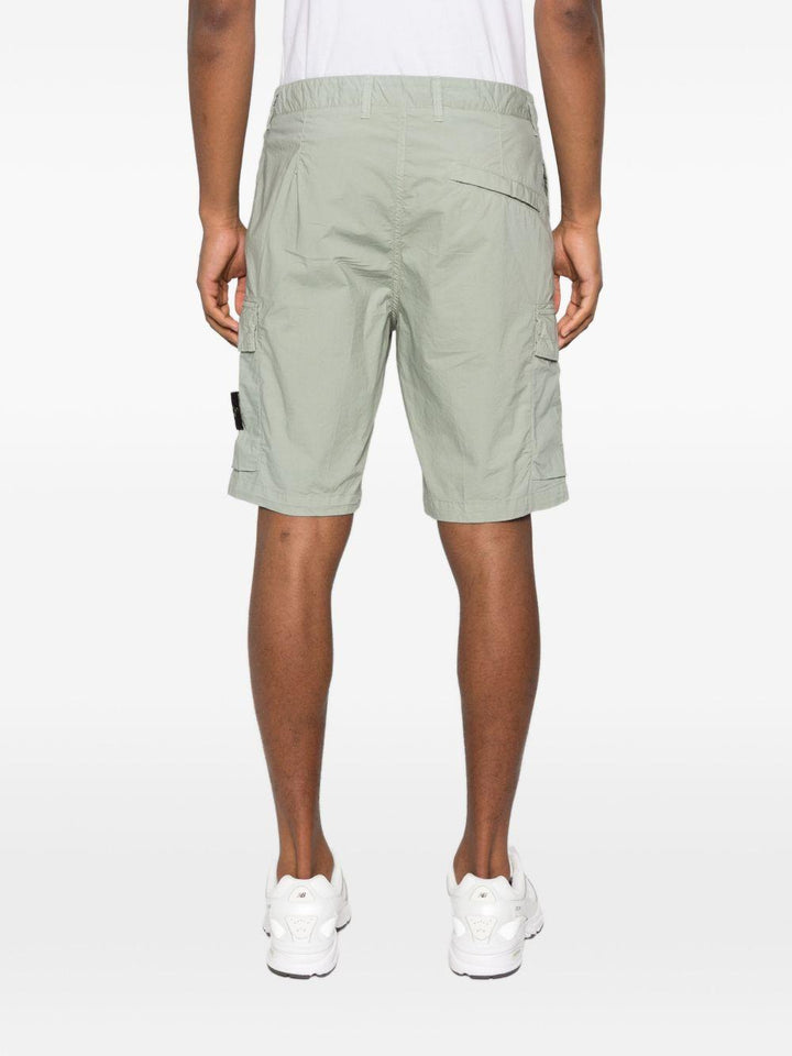 Cargo shorts sage con logo patch 