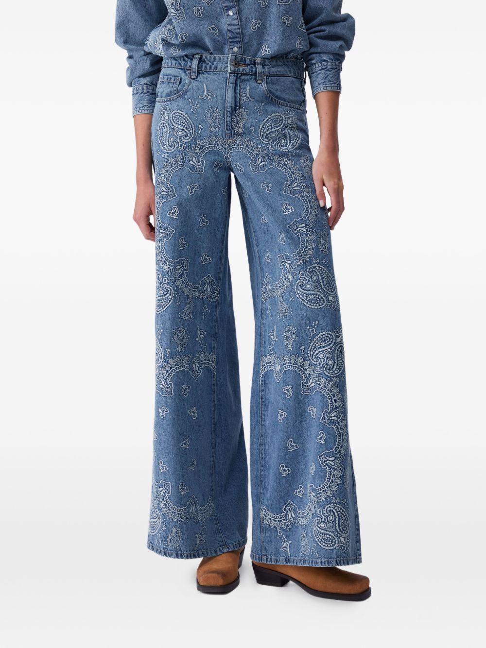 Jeans svasati con ricamo 