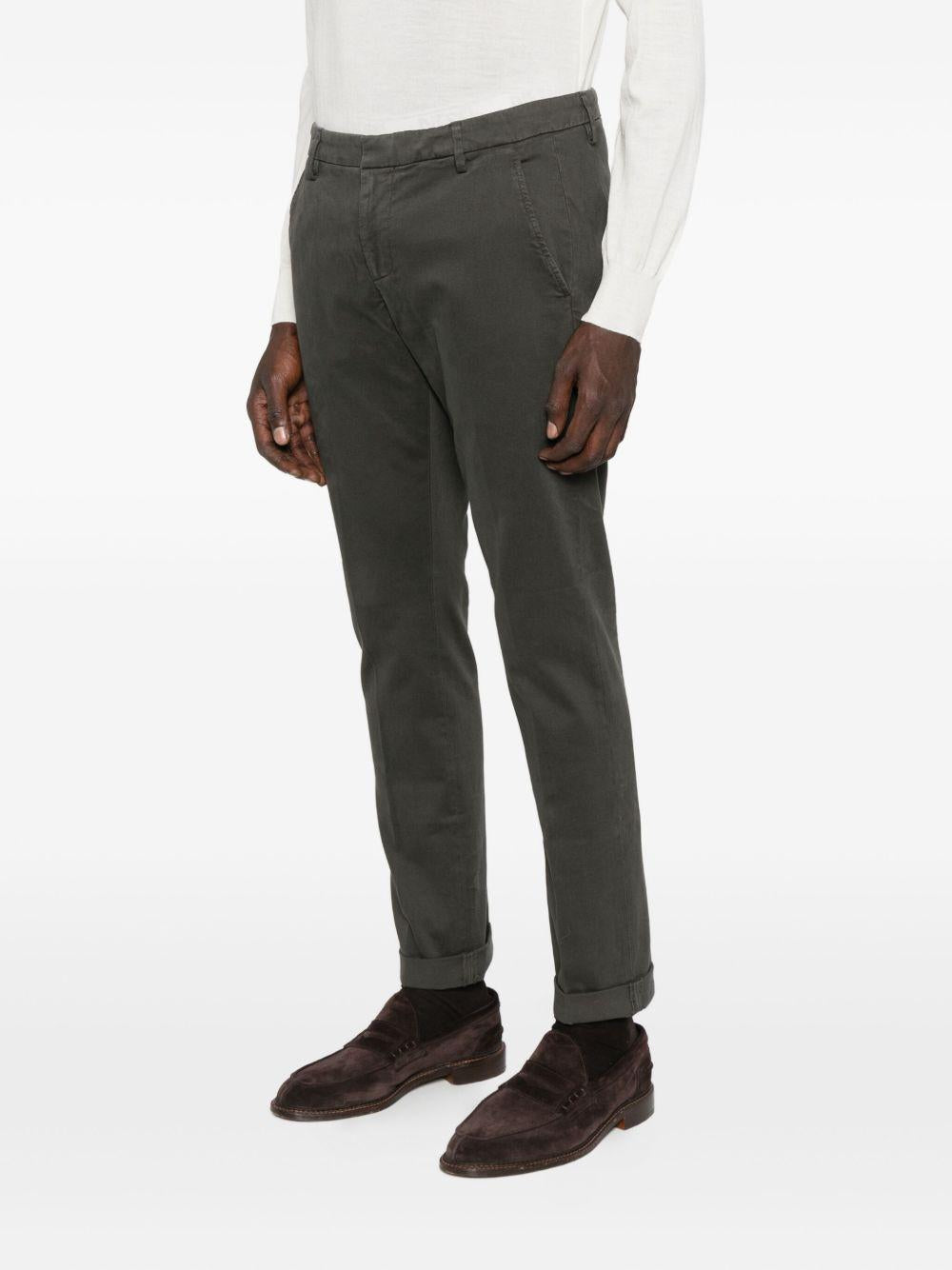 Chino verde in cotone con chiusura nascosta 