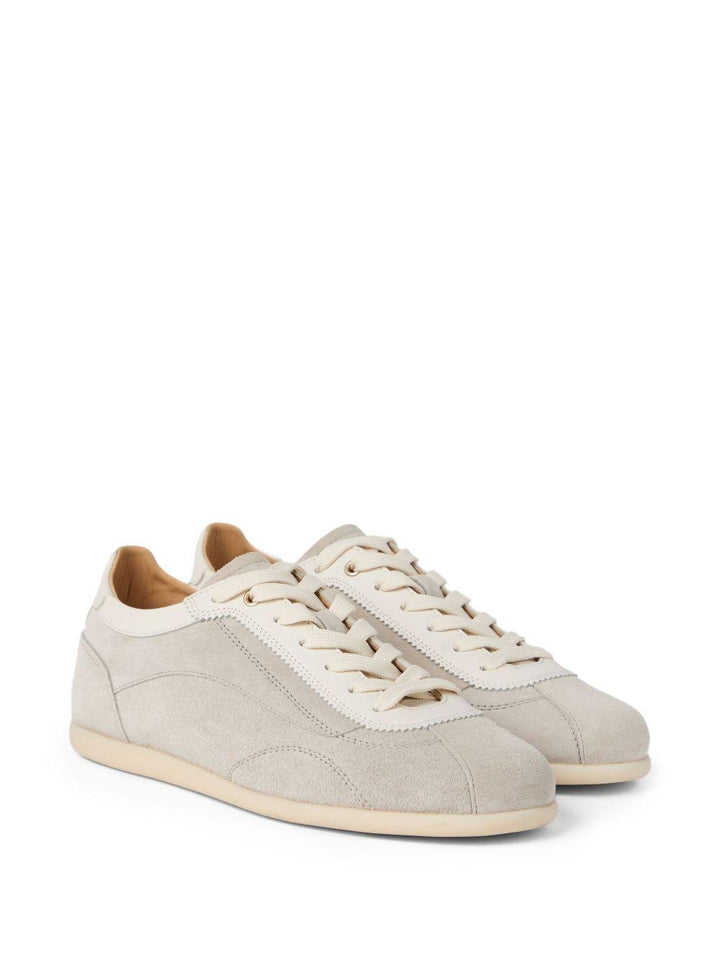 Sneakers grigio chiaro in pelle scamosciata con chiusura a lacci 