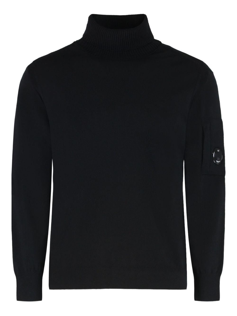 Maglione nero a collo alto con logo 