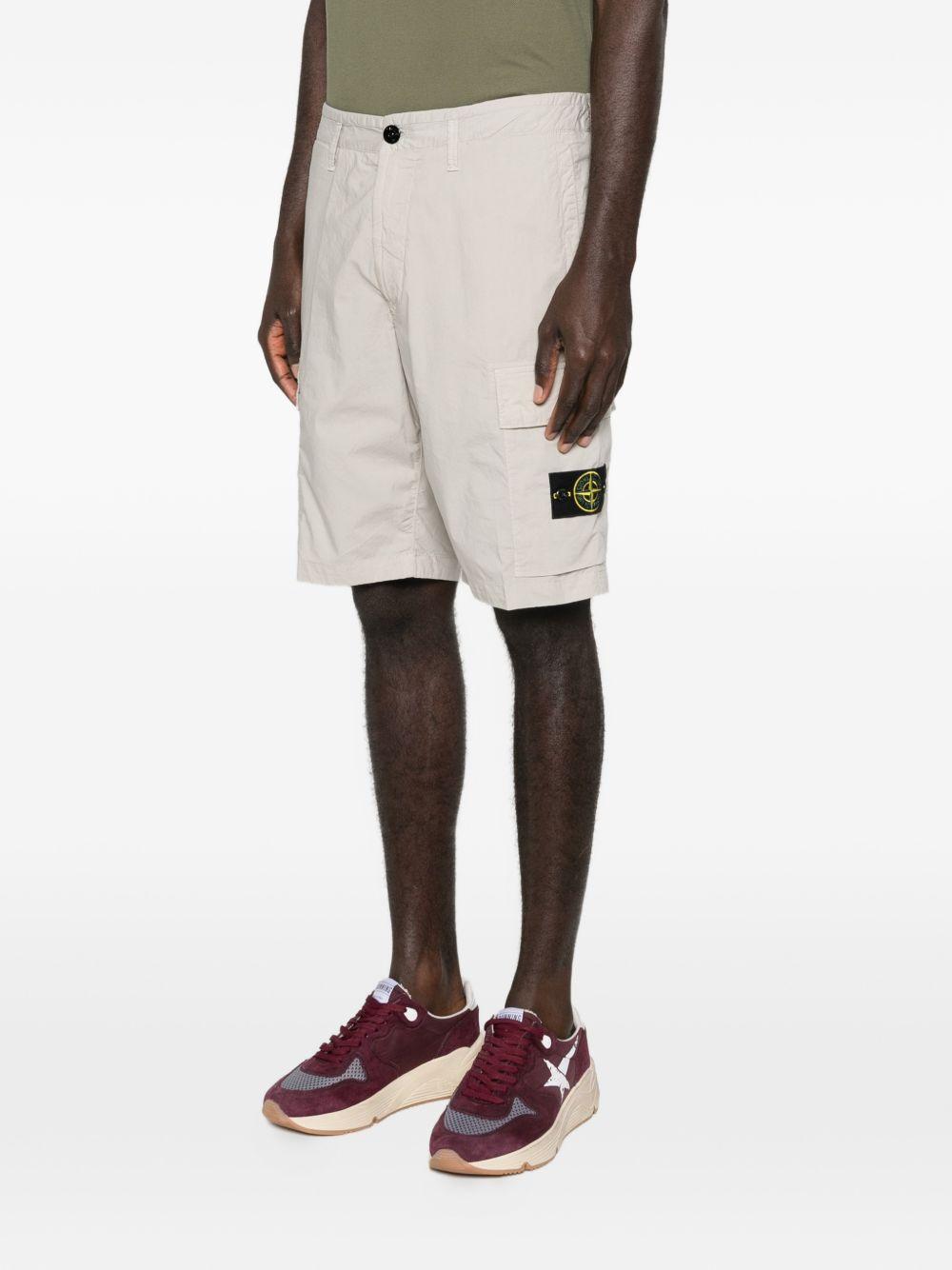 Cargo shorts pearl con logo patch 