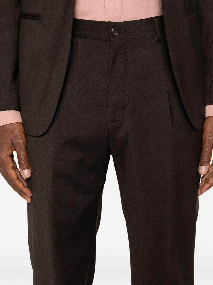 Abito marrone con rever a scialle 