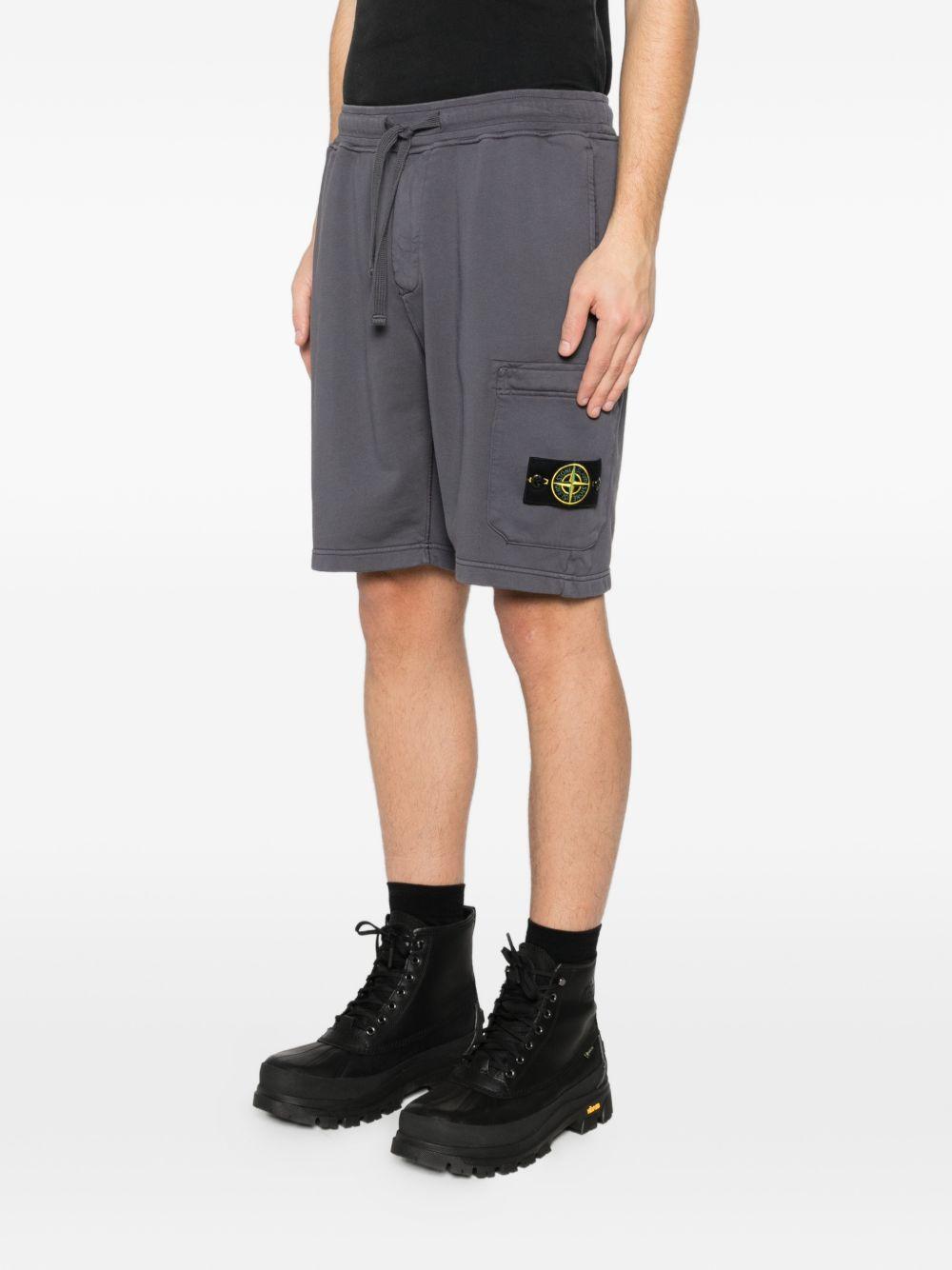 Shorts blu navy con applicazione 