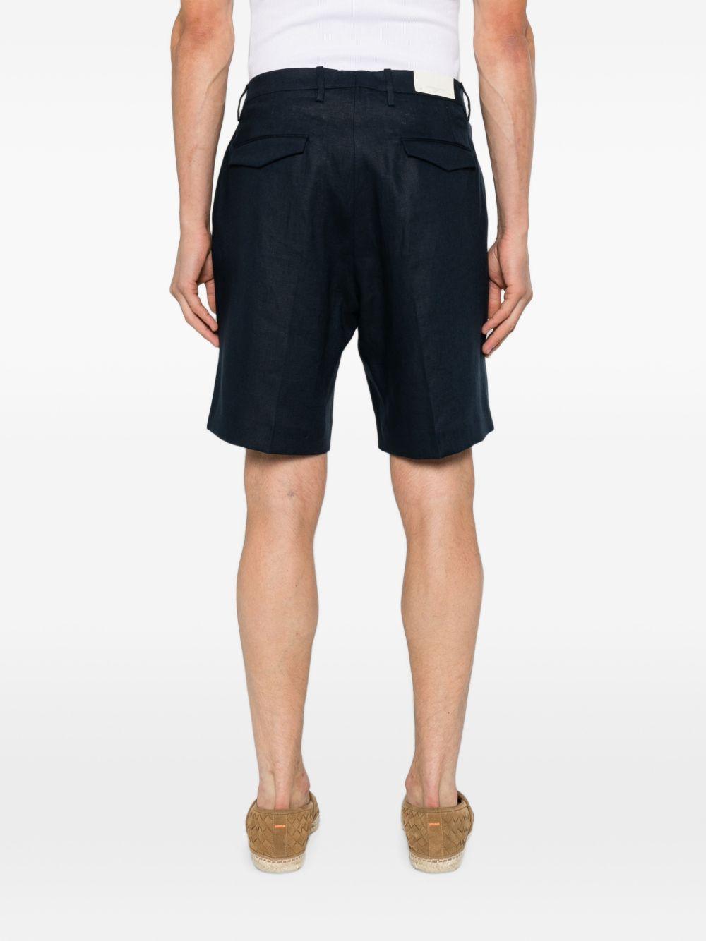 Shorts navy con pieghe 