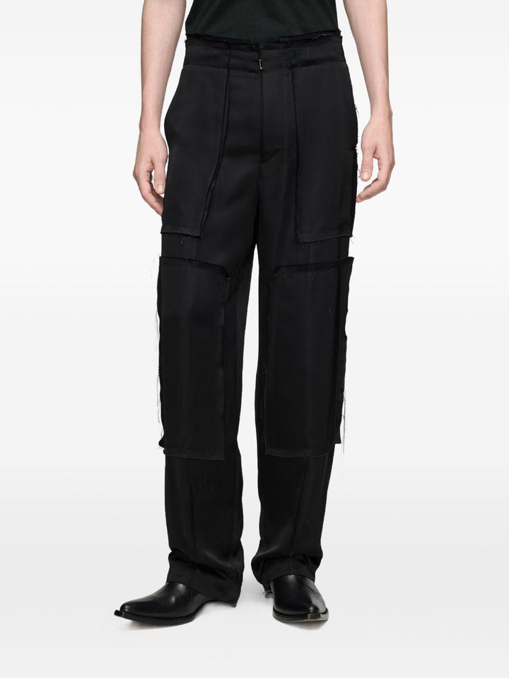 Pantaloni neri con cuciture a taglio vivo 
