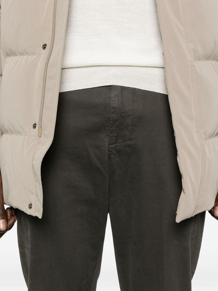 Chino verde in cotone con chiusura nascosta 