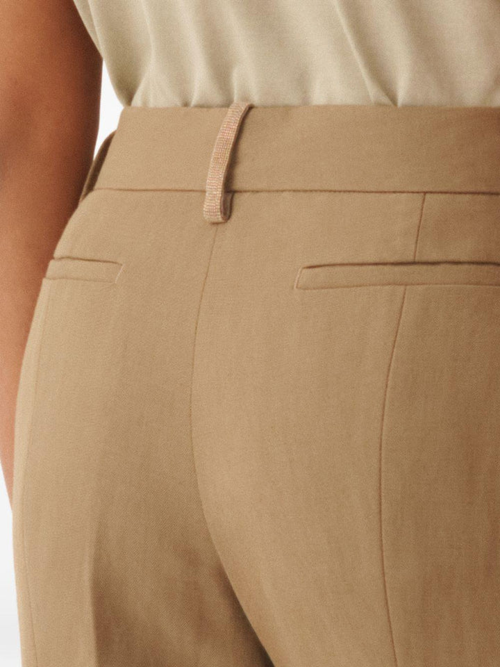 Pantaloni con chiusura nascosta 