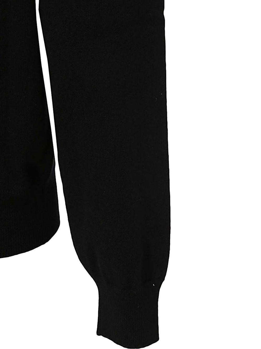 Maglione nero a collo alto