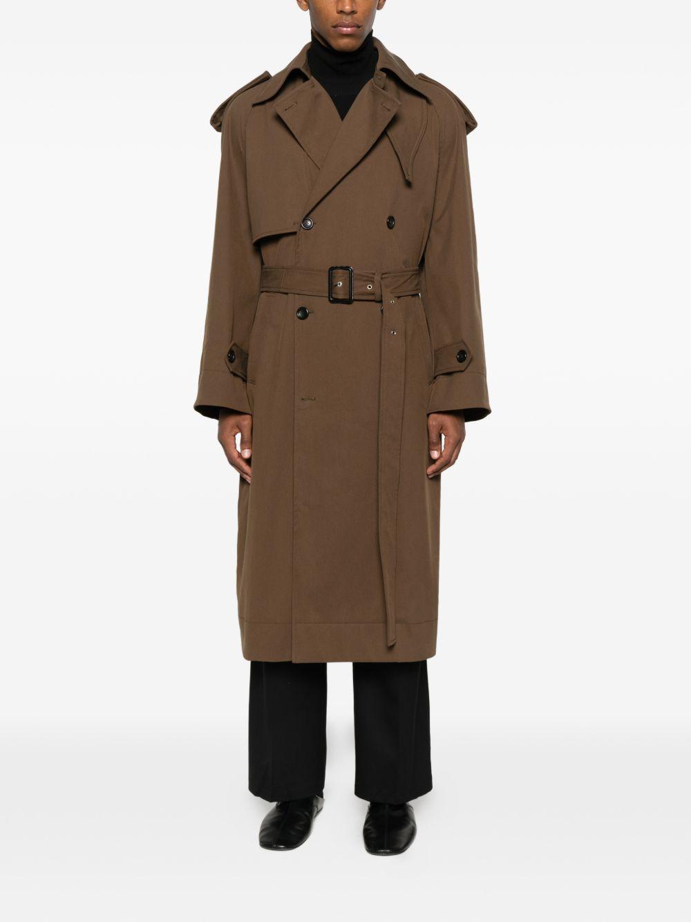 Trench doppiopetto marrone con cintura 
