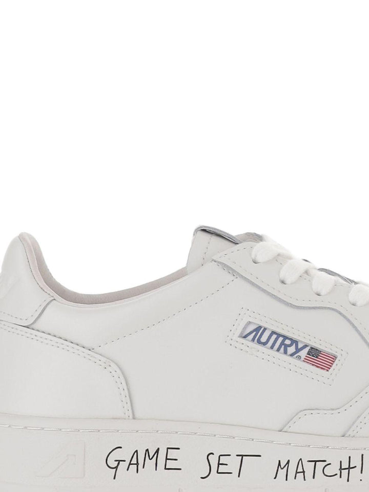 Sneakers bianche con stampa 
