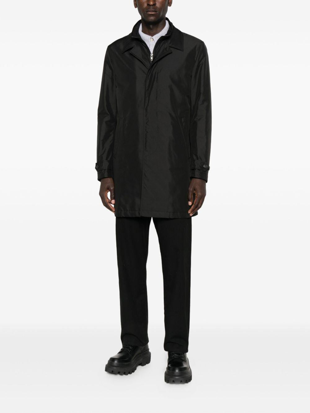 Cappotto impermeabile nero con zip