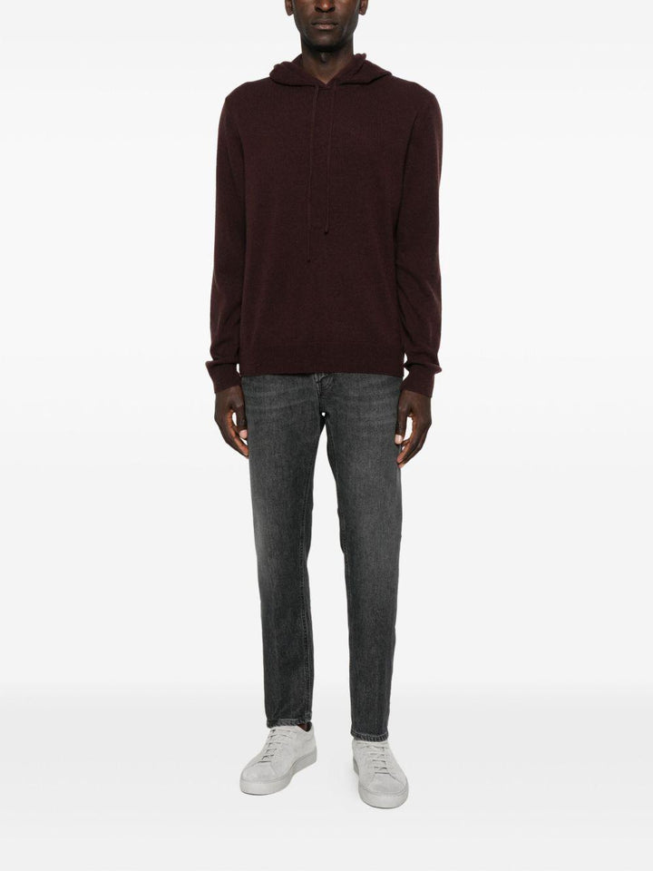 Jeans grigio con baffatura 