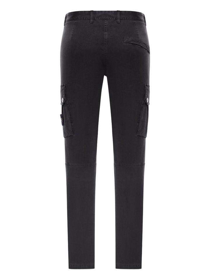 Pantaloni neri con tasche cargo 
