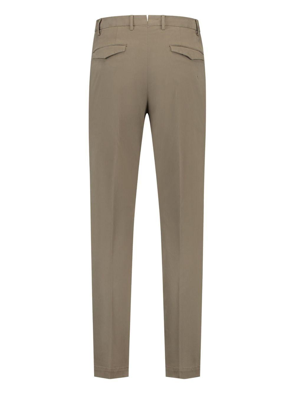 Pantaloni color sabbia con pieghe 
