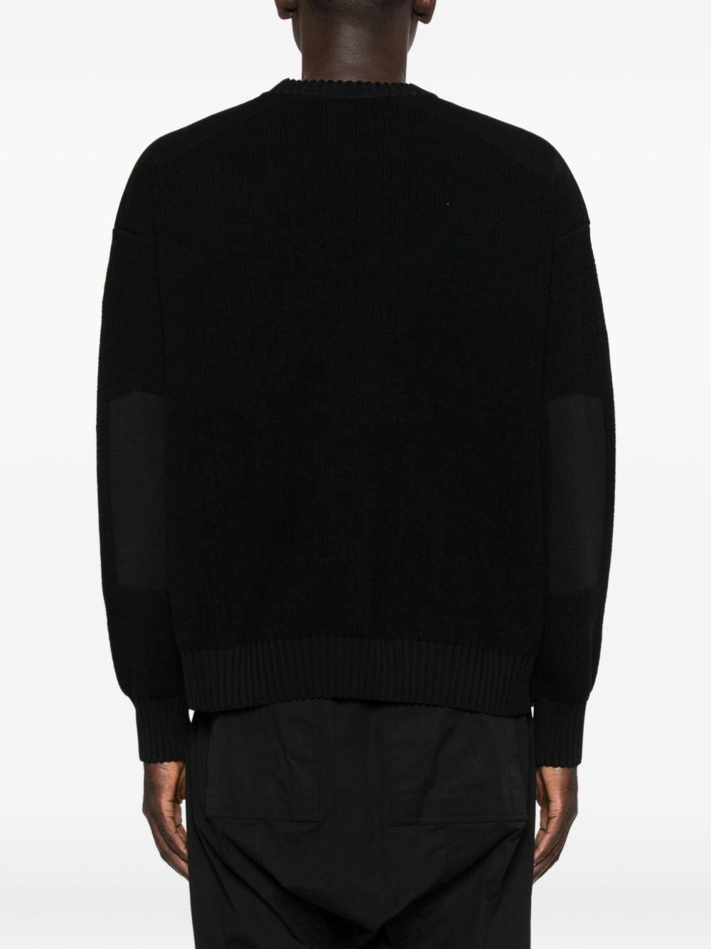 Maglione nero girocollo 