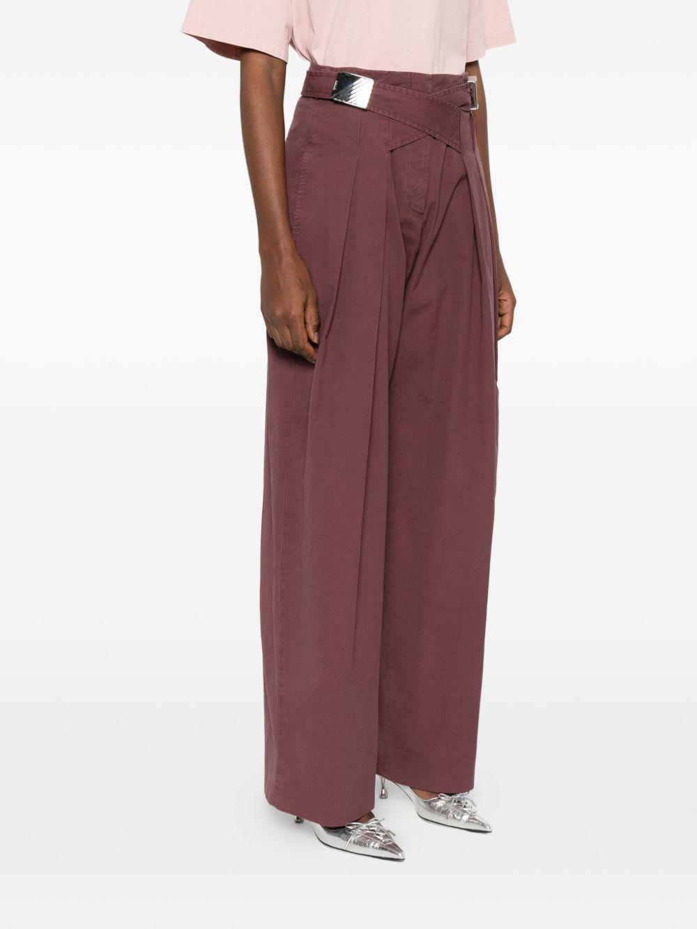 Pantaloni con fibbie 
