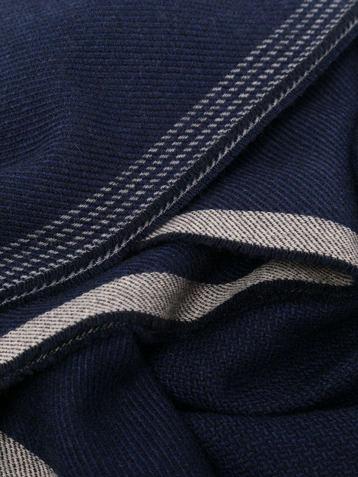 Sciarpa blu navy in lana con frange 