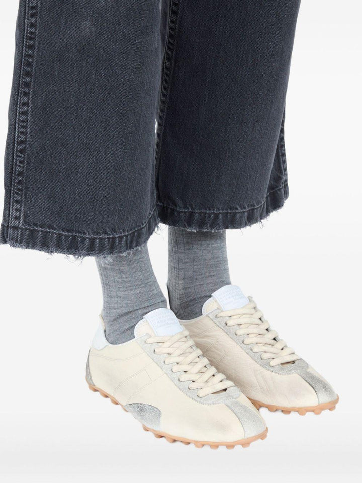 Sneakers con inserti in pelle scamosciata bianco/grigio 