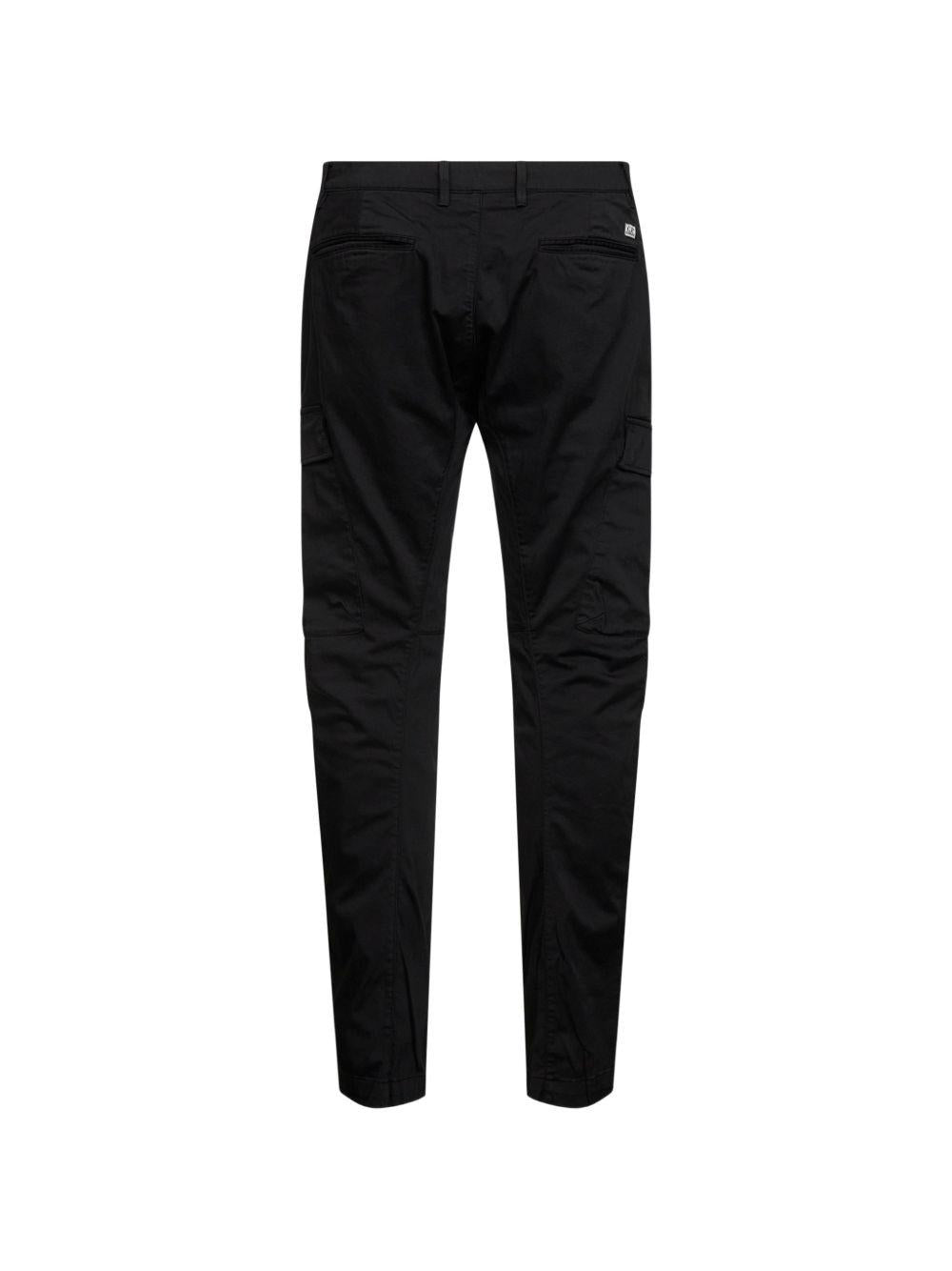 Cargo nero con applicazione 