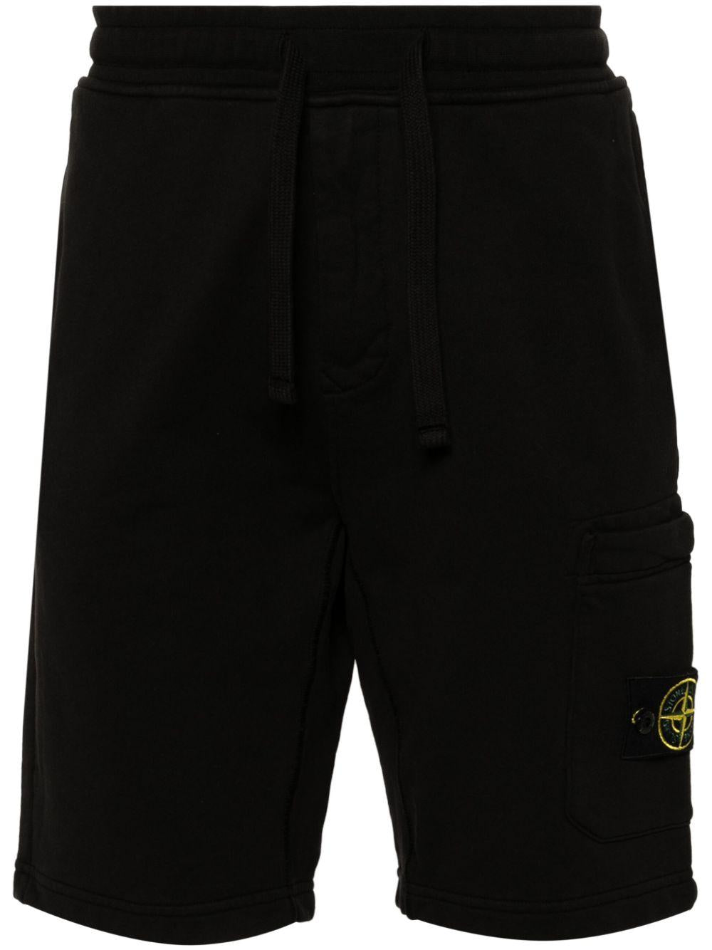 Shorts nero con applicazione 