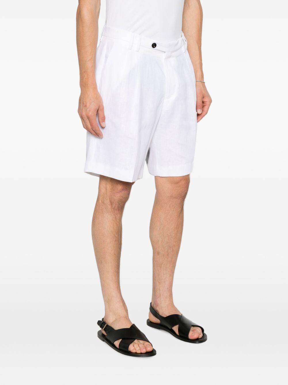 Shorts bianco con pieghe 