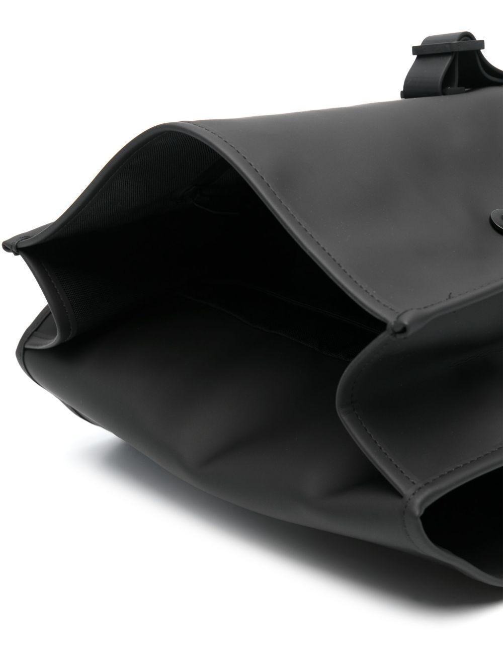 Zaino nero con logo inciso 