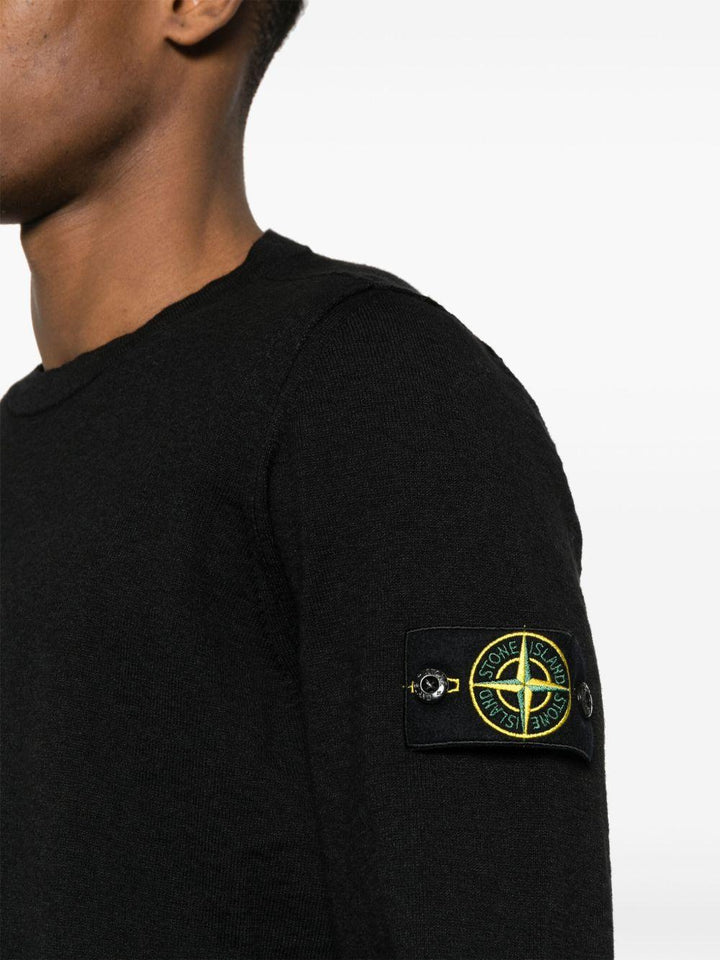 Maglione nero con applicazione 