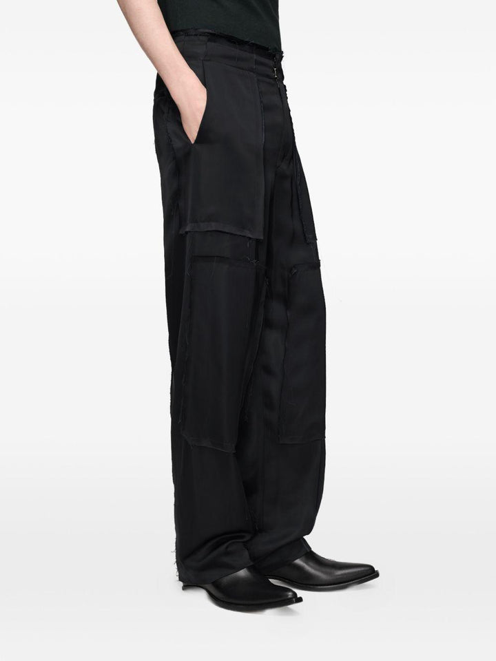 Pantaloni neri con cuciture a taglio vivo 