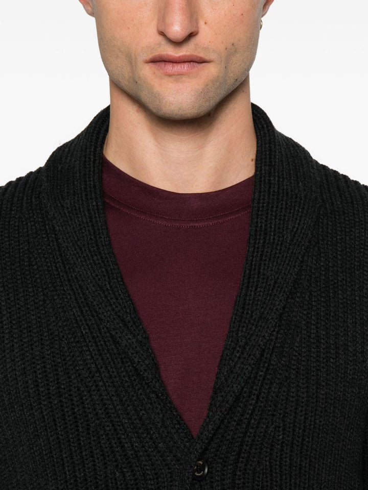 Cardigan nero con scollo a scialle e abbottonatura frontale 