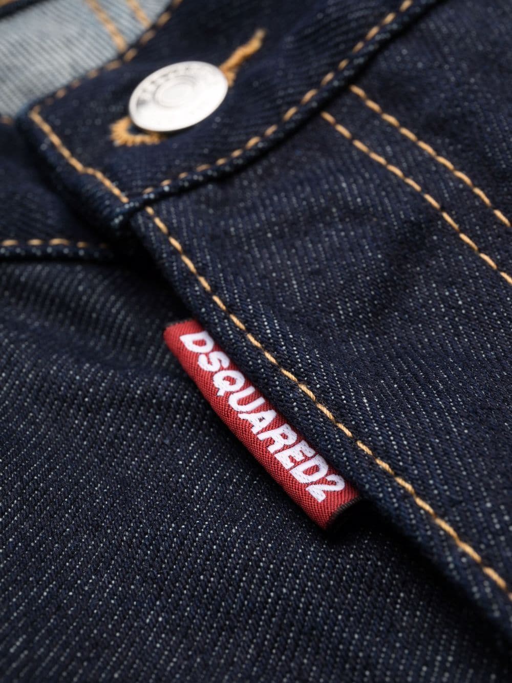 Jeans Blu Scuro Con Patch Rossa