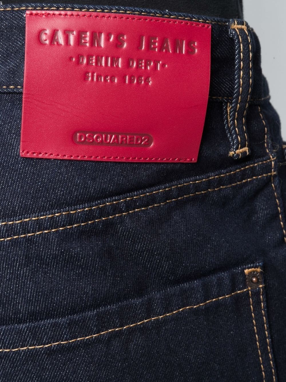 Jeans Blu Scuro Con Patch Rossa